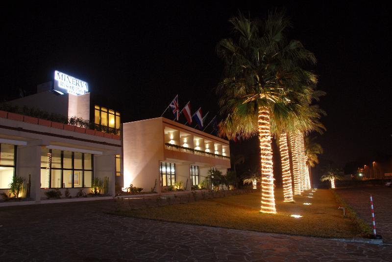 Minerva Resort Hotel بييسْتوم المظهر الخارجي الصورة